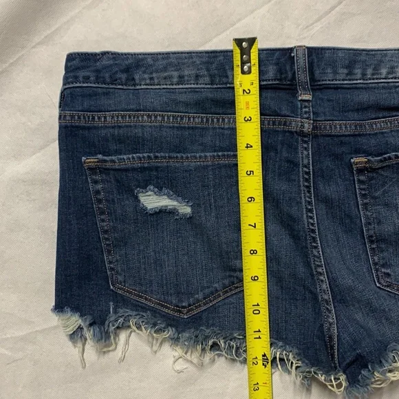 Express jean shorts - Picture 8 of 9